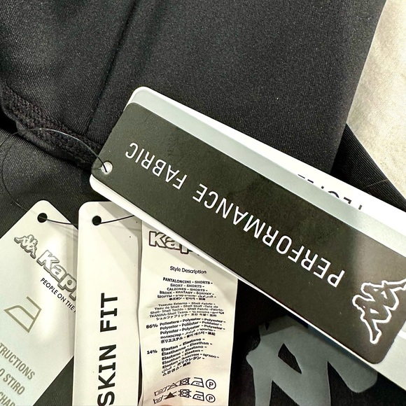 BNWT! Women’s Kappa Kombat Curapi System Biker Shorts XS Black Zip Pocket 11” - Picture 4 of 4